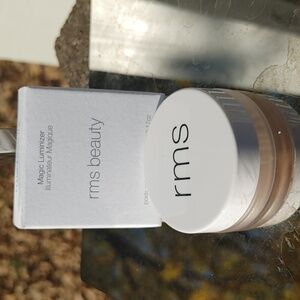 RMS Beauty Magic Luminizer